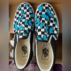 Size 7 butterfly vans.